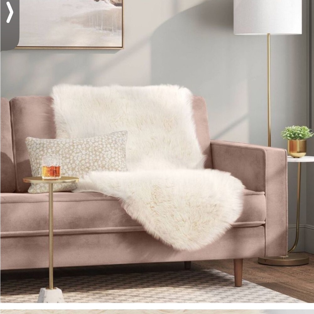 THRESHOLD NWT faux fur pelt throw blanket -cream